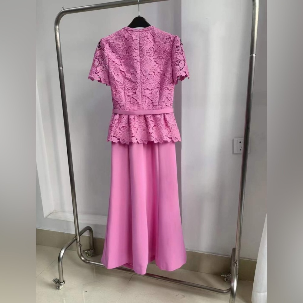 Elegant Pink Lace Midi Dress - Picture 4 of 5